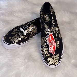 Unisex Vans women’s size 11, men’s 9.5